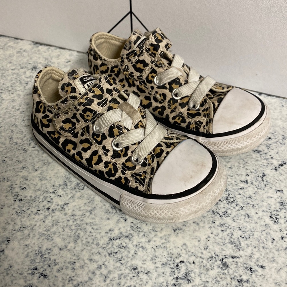 Converse Sneakers in cheetah print in size 6 Toddler. Excellent condition.